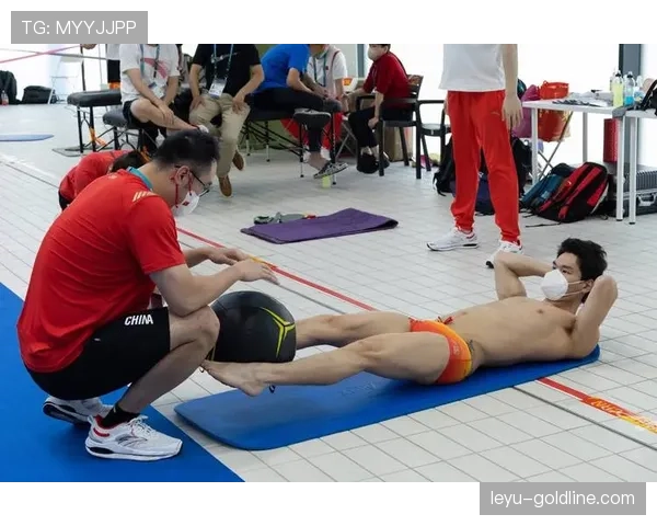 徐嘉余训练完直接拎着爱马仕去吃路边摊? 徐嘉余训练完直接拎着爱马仕去吃路边摊?